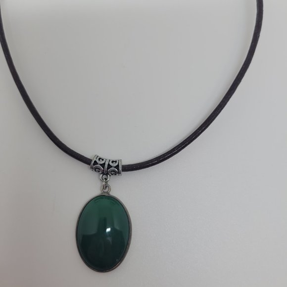 15" Distressed Leather Necklace with Emerald Green Pendant and toggle clasp - Picture 3 of 7